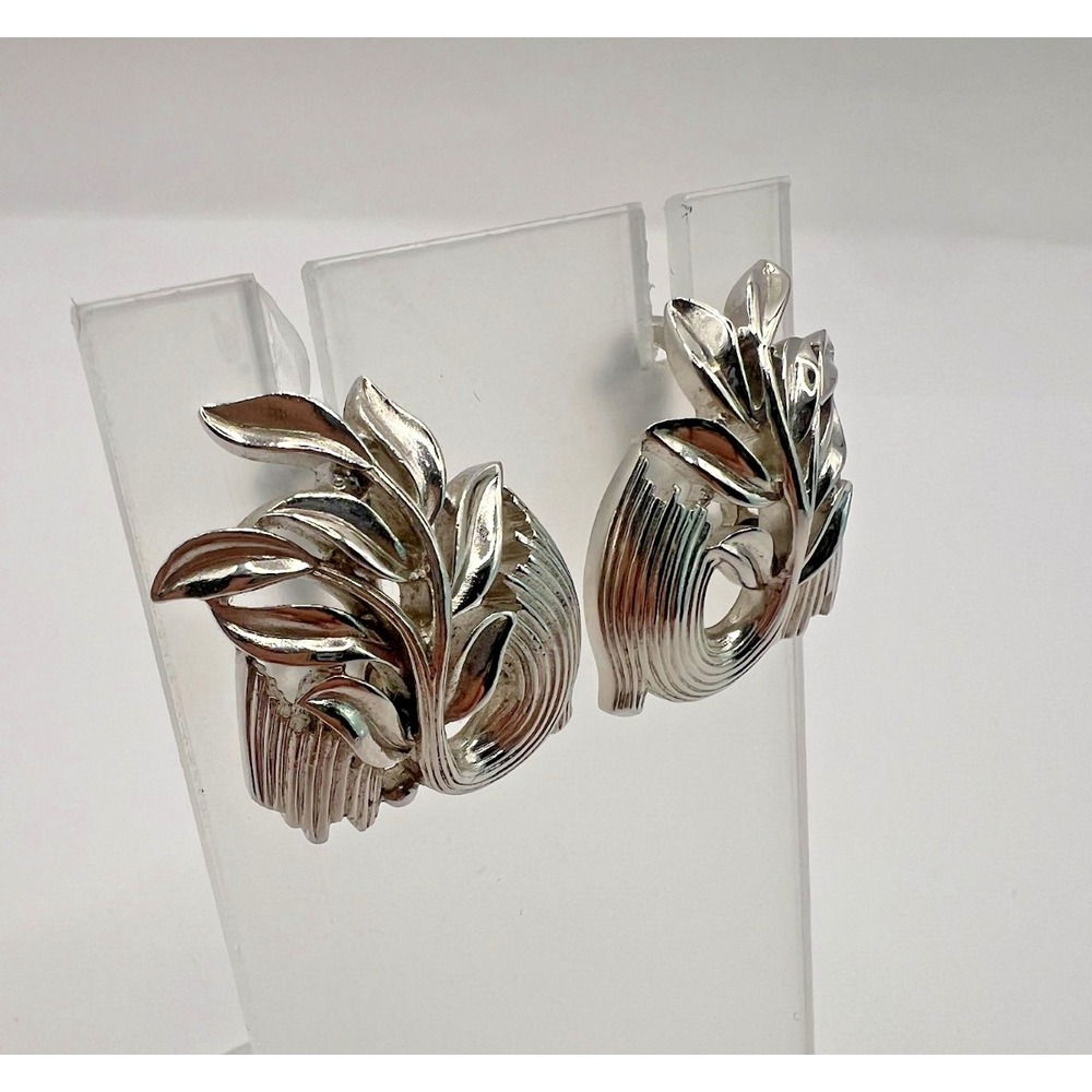 Vintage Trifari Silver Clip Earrings Sculptural Leaf‎ Swirl Mid Century Signed